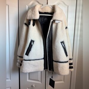 NWT!! Stunning brand new Moose Knuckles sherpa and leather jacket.